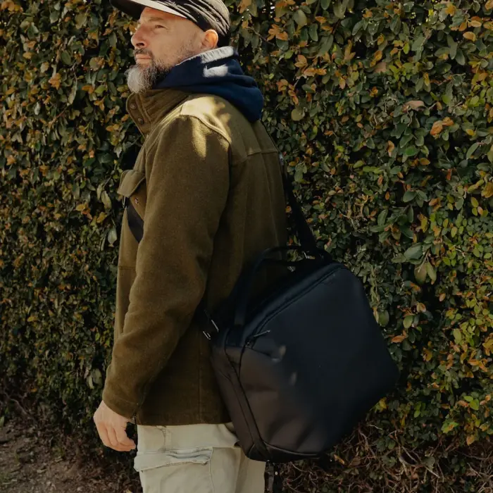 Travel Weekender 25L - Black - 9